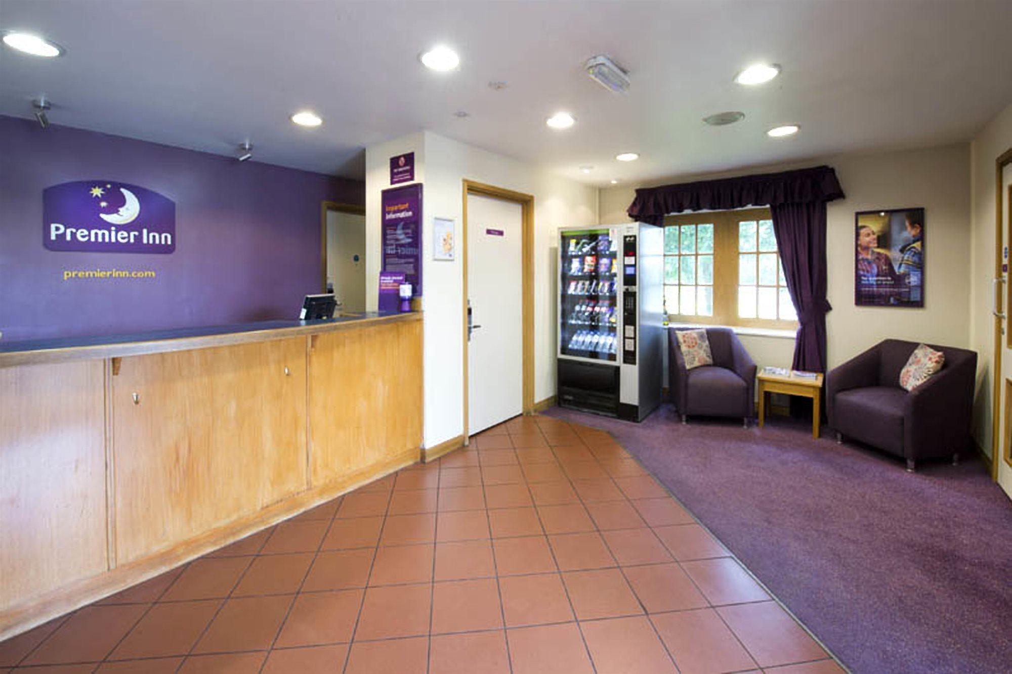 Premier Inn Arundel Exterior foto
