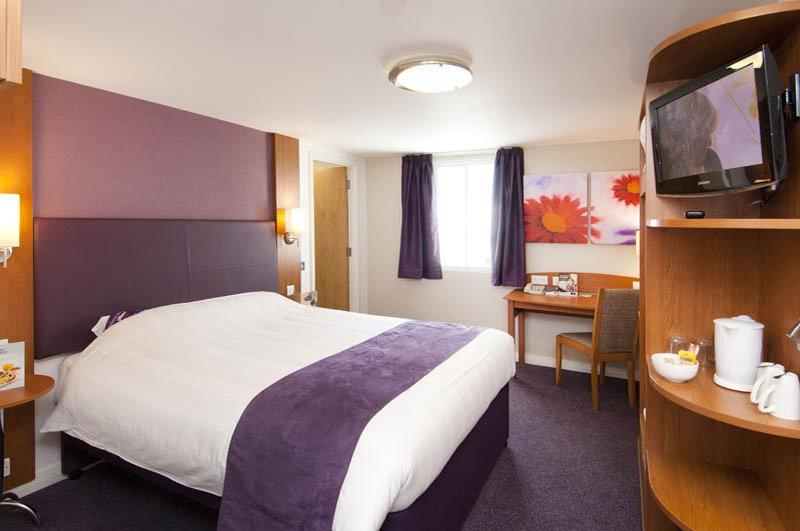 Premier Inn Arundel Exterior foto