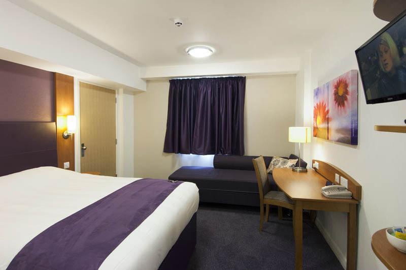 Premier Inn Arundel Exterior foto